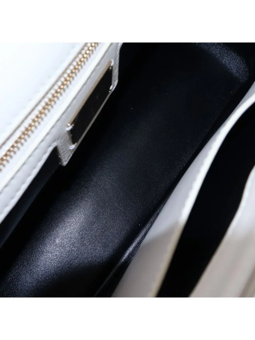 Bvlgari Serpenti Cabochon Chain Shoulder Back Leather White
